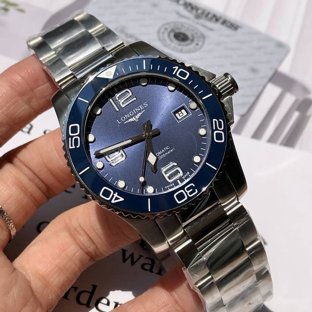 浪琴-Longines，康卡斯潜水系列经典男士机械，浪琴中的水鬼，防水达200米，表径~41Mm，腕表使用精钢表壳，表盘镶嵌阿拉伯数字和时标，Super-Lum