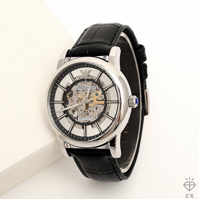 阿玛尼Armani 型号：Ar1981 表壳：316L精钢：强化矿物质玻璃 表带：头层牛皮 尺寸：41*13Mm Zx实拍 镂空动感表盘突出层次感 时尚黑白配