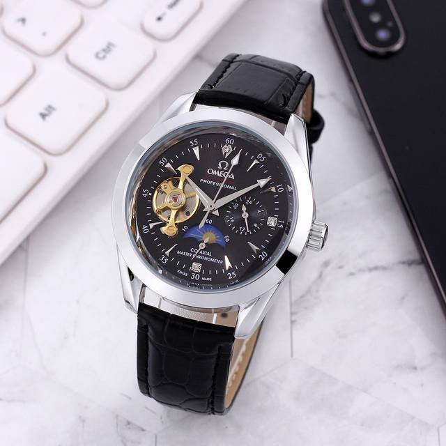 白： ，间金： ，全黑： ，欧米茄一Omega 九飞轮全自动日月星辰机械，6字位白天走时 太阳 晚上走时 月亮 [月亮]蕴含最优质的材料与一丝不苟的工艺！超强矿