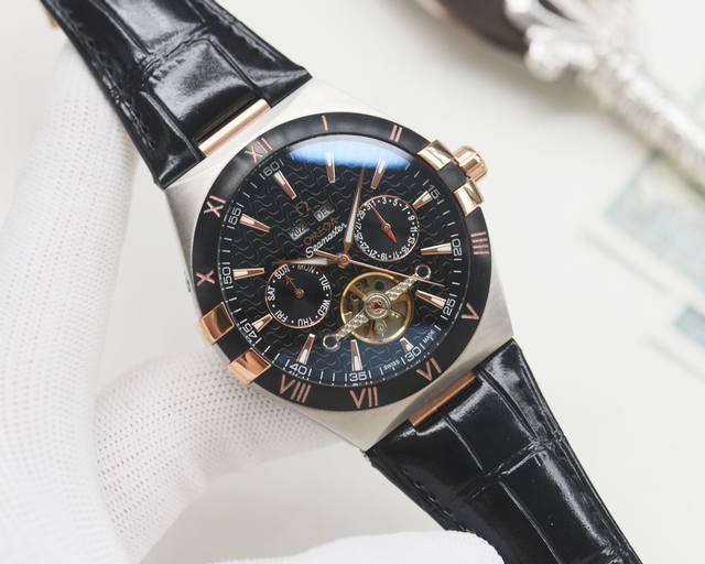 白 金黑 品牌：欧米茄-Omega 类型：男士腕表 壳套：顶级版316精钢L 表带：进口小牛皮表带 机芯：全自动机械机芯 镜面：矿物质防刮镜面玻璃 尺寸：直径4