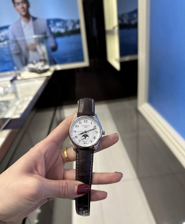 浪琴名匠男士真月相 月相会随时间变化图案 L2.919.4.78.6 进口日本机械机芯，精钢圆形表壳，表径42Mm，抗磨损合成双卜蓝宝石玻璃 数据一致 ，钻石刀