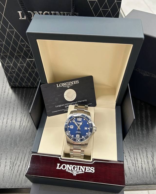 超强夜光，官网同步明星产品 专为追求卓越品质和拥有优雅态度的品味人士设计 康卡斯潜水系列。 采用全新全新进口机零故障精准走时性能稳定 表壳采用高科技材质历久弥新