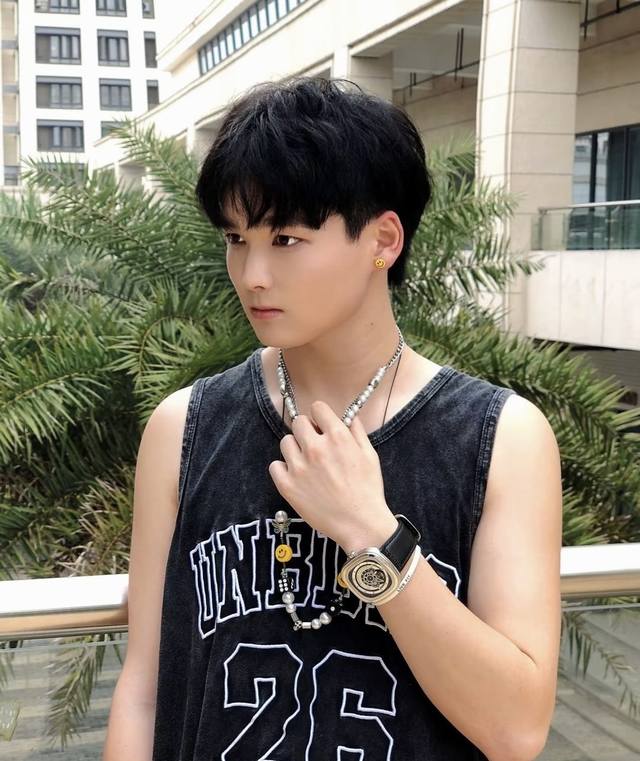 原单七个星期五Sevenfridayp系列B 01，原装西铁城Miyota进口机芯！尺寸47X47.6Mm！316L精钢壳身打磨细腻砂纹 转盘式的指针 7时位露