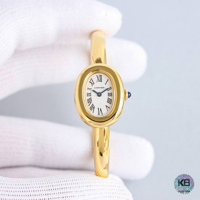 诚意之作！卡地亚 “浴缸”金镯腕表！这系列圆润复古的的腕表设计于1912年，Baignoire 浴缸 ，是卡地亚设计腕表的强大创造力的见证。它拥有独创的椭圆形线