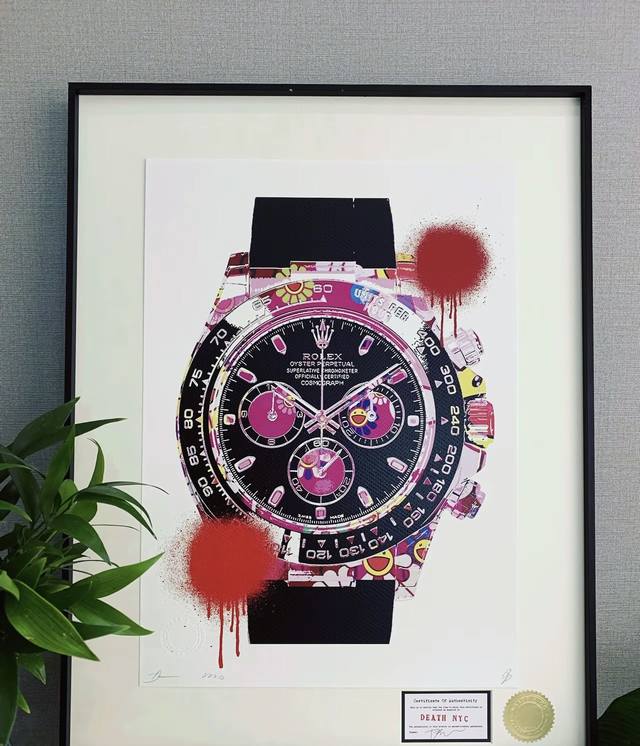 为展示作品画面实拍、外框样式 关于发货：会进行精美装裱含高透防尘亚克力 作品名称： 劳力士喷漆 画芯尺寸45X32Cm 带框尺寸57.5X44.5Cm 全球限量