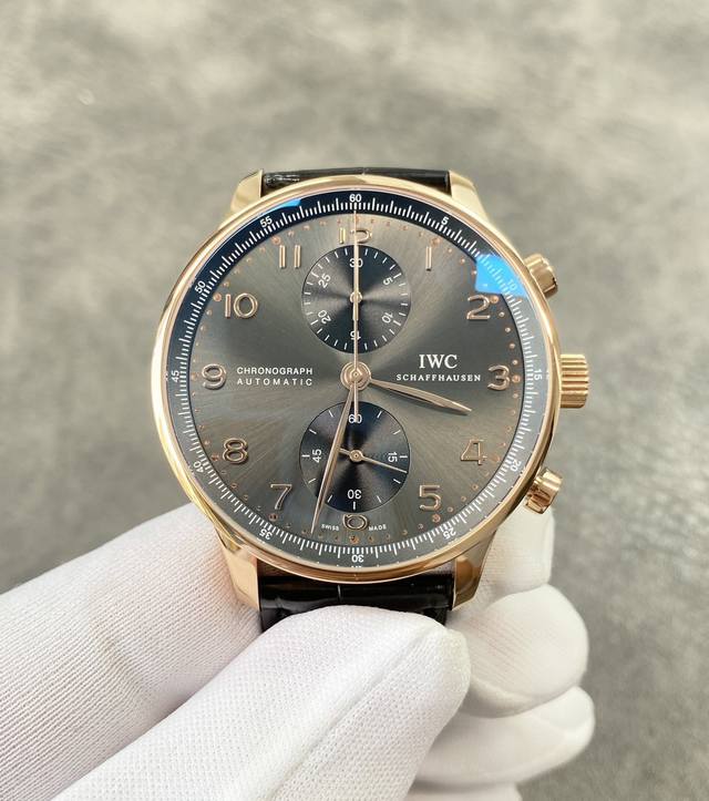 万国葡萄牙葡计系列，玫瑰金葡计！客户定制的加长版美洲鳄鱼皮，40Mm直径，Zf厂出品，出货实拍