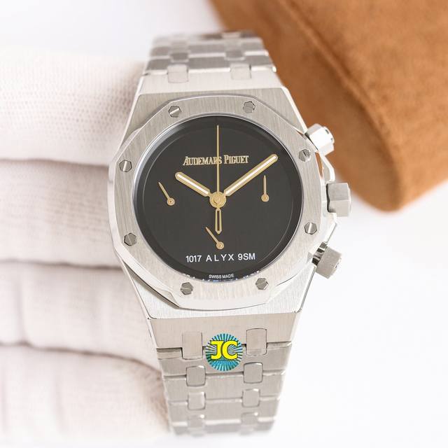 热门爱彼Audemars Piguet 目前最高机械机芯版本是机械！机械！不要花冤枉钱买了个石英！ Ap皇家橡树系列计时腕表、真正原版，所有表盘都以原装表盘模版