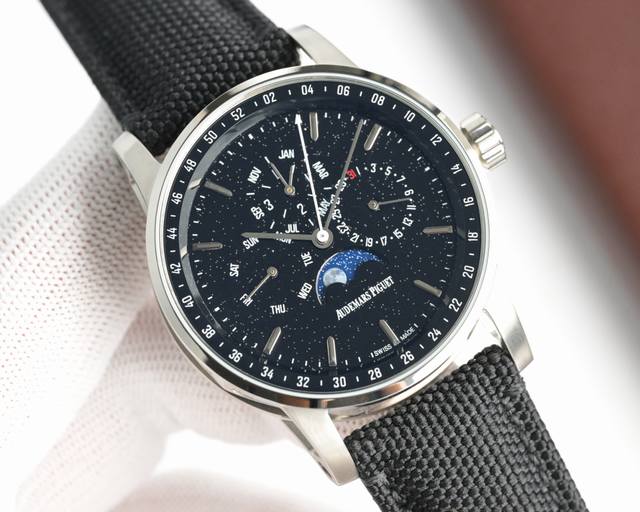 白 -金2150 Ap爱彼Code11.59系列26394男士腕表！完美与个性的体验！ 1直径41Mm！表面玻璃采用水晶蓝宝石玻璃。 2搭载定制版Caliber