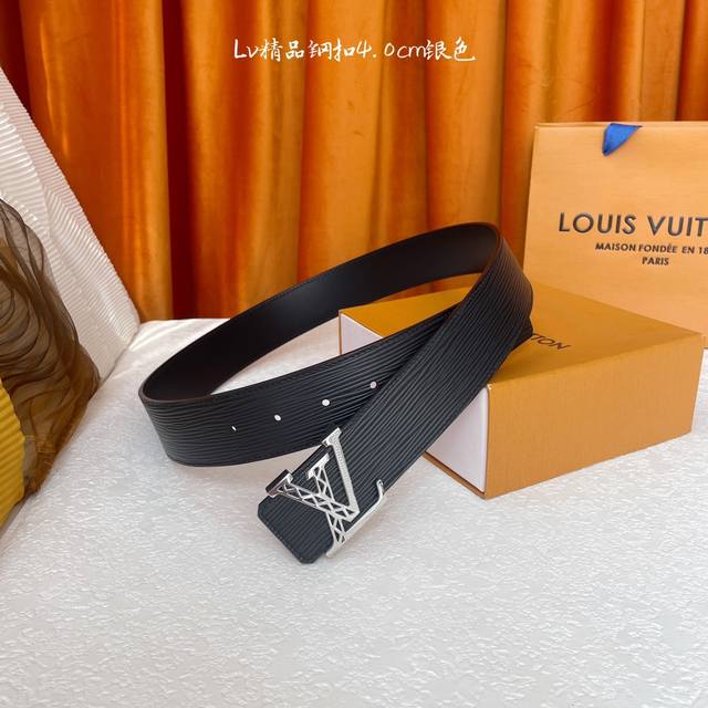 Louis Vuitton: Classic original quality, classic water ripple surface and flat b