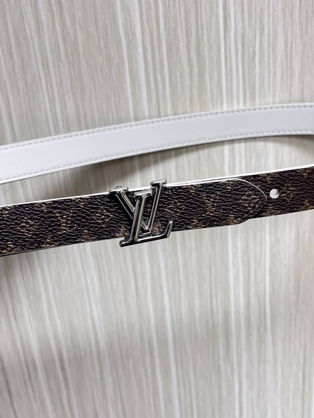 Lv The Mini Flowergram double-sided belt is made of stitched leather and Monogra