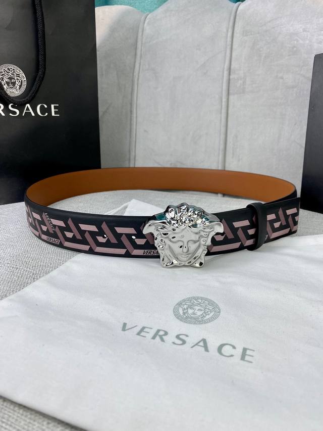 Width 4.0 Cm Versace This classic Versace belt is made of soft calfskin, decorat