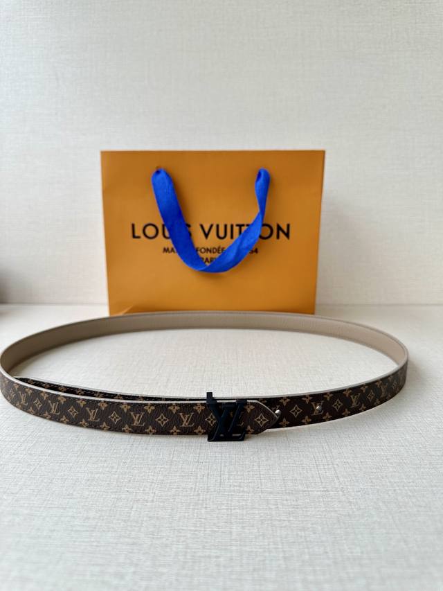 2.0 Wide Mini Lv Double-sided Belt with luxurious leather and iconic Monogram ca