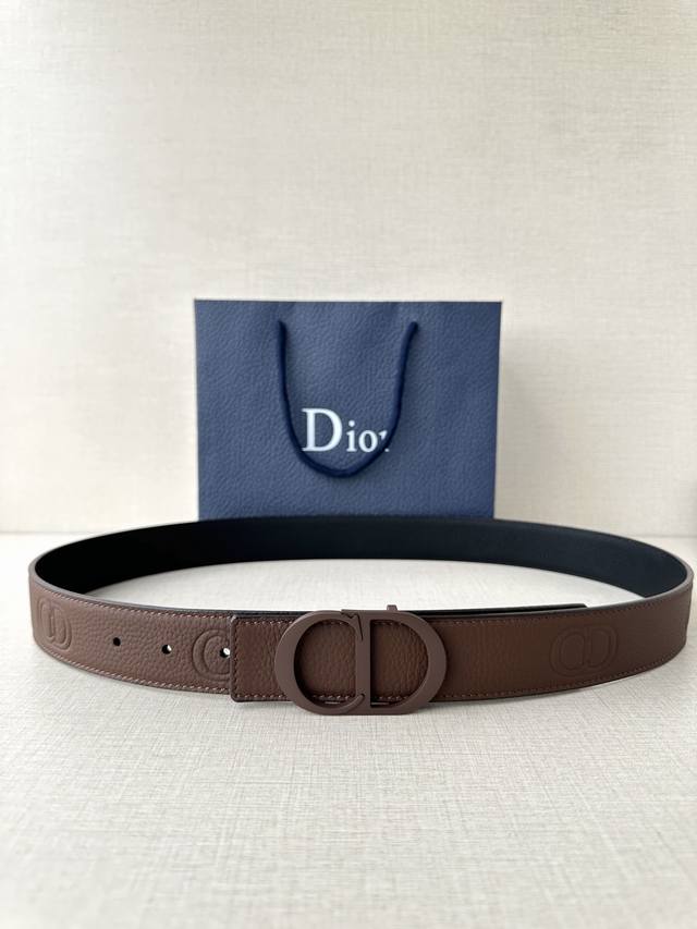 Width 3.5Cm Dior's belt buckle is crafted from stainless steel with a coffee bro