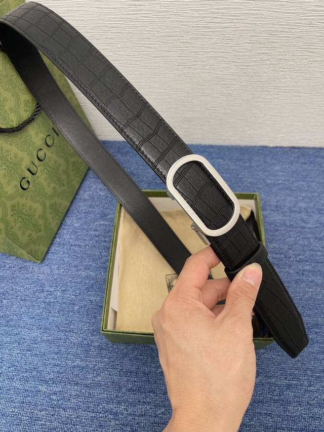 Gucci new calfskin, delicate and soft to the touch, with pure steel automatic bu