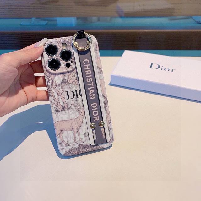 Today's new model. Dior wristband mobile phone case, Dior Forest Story straight