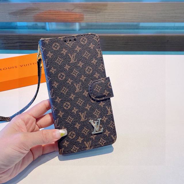 Lv classic old flower leather phone case, leather case with multiple card slots,