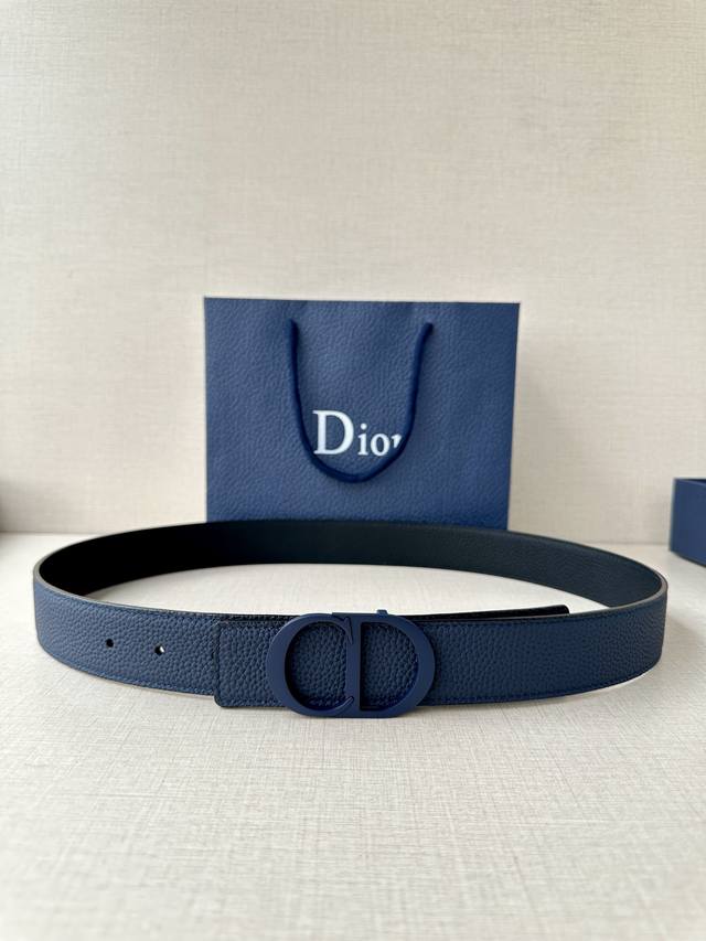 Width 3.5Cm Dior's belt buckle is crafted from stainless steel with a navy blue