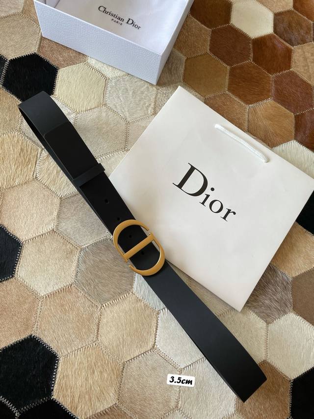 Dior Dior Women's Leather Montaigne Belt Gold Label, a must-have item for elegan