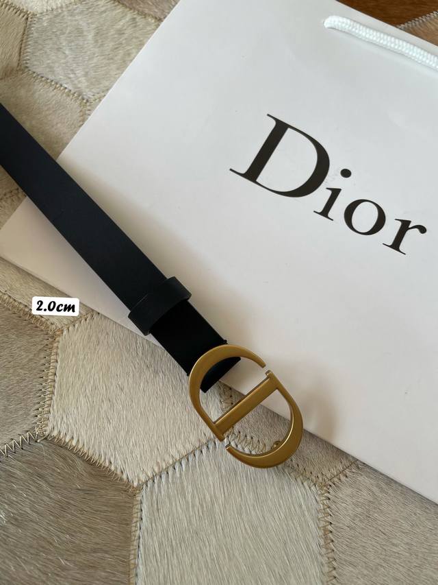 Dior Dior Women's Leather Montaigne Belt Gold Label, a must-have item for elegan