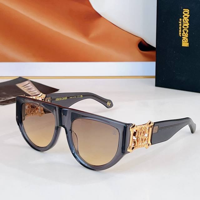 Roberto Cavalie* Model: Src063 Size: 55 ports 20-132 DDD