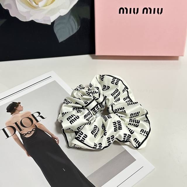 Special single with full set packaging Miumiu Miu Miu popular silk hair band, co