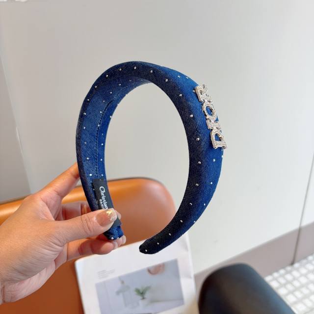 with packaging Dior's new full diamond letter headband, high-quality headband m