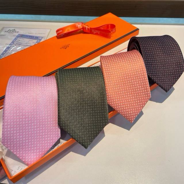 Men's new tie series, Rare H has a thousand different printed ties every year,