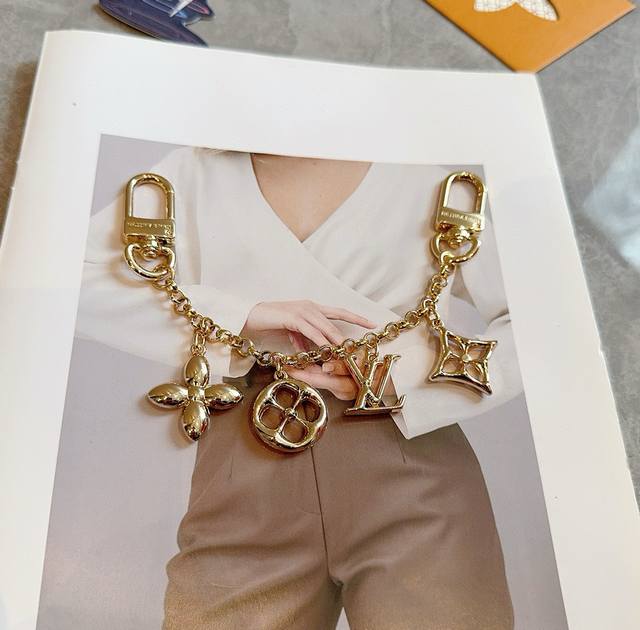 Lv Keychain Bag Ornaments Bag Pendants Gold & Silver M01188 Spring Street Chain