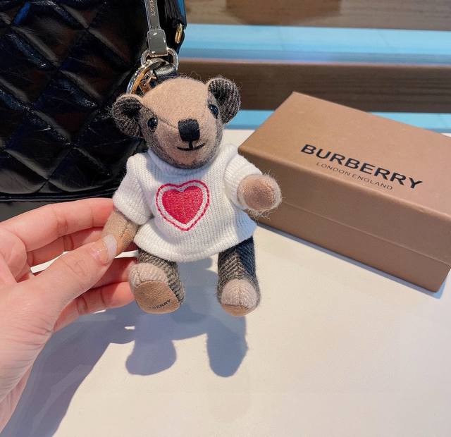 Burberry OEM P bear pendant, Burberry sweater teddy bear keychain pendant is gen