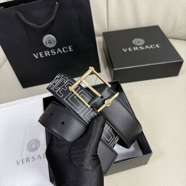Versace, 4.0cm wide Medusa Heritage belt. Black, calfskin, engraved logo, Medus