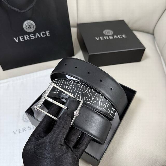 Versace, 4.0cm wide Medusa Heritage belt. Black, calfskin, engraved logo, Medus