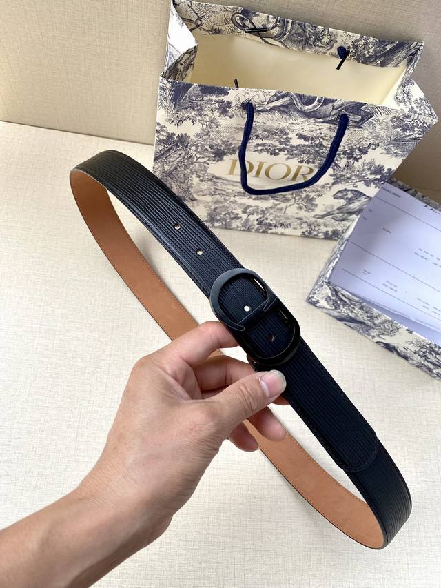 Width 3.5Cm This Dior belt buckle features the "Cd" logo and is crafted in metal