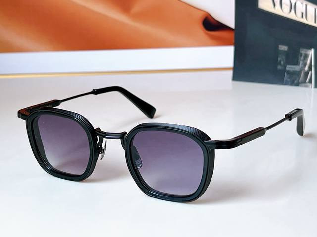 John Dalia Mod: Leo2 Size: 46-25-145 DDD