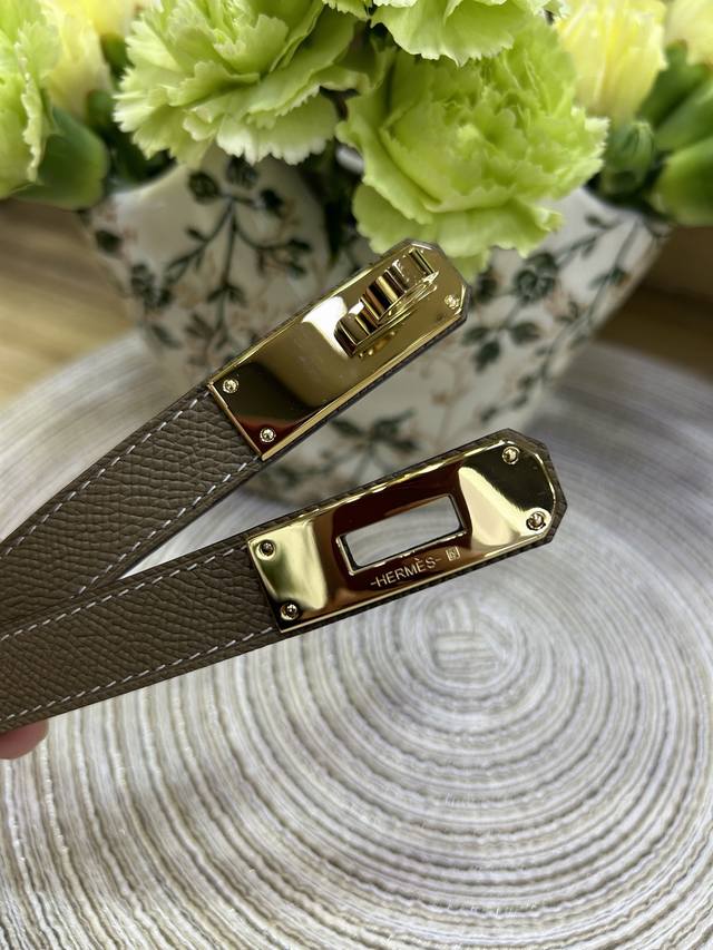 High-quality version of H's popular Kelly belt 2.0 Cmepsom calfskin belt, with