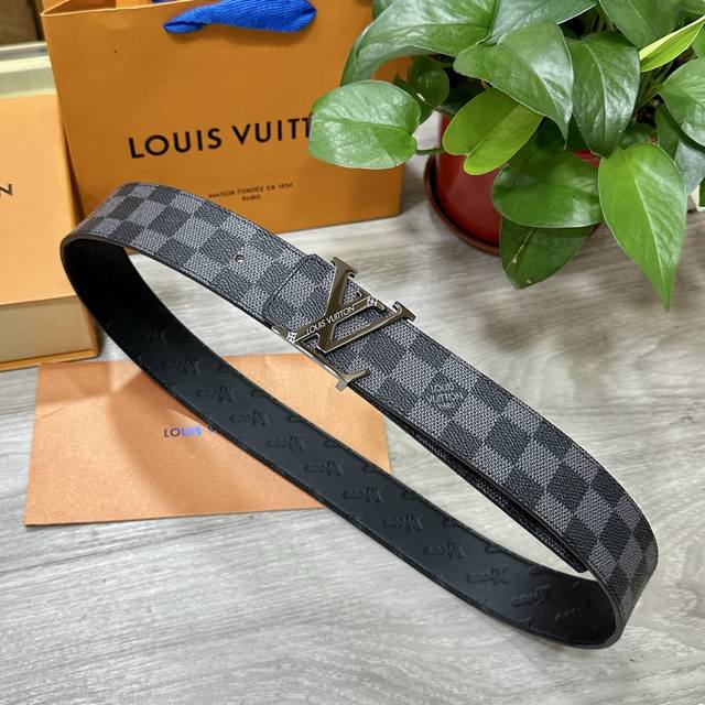 Picture packagingLv. Louis Vuitton width 40mm double-sided original calfskin wit