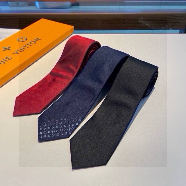 Lv Gradient letter tie, Louis Vuitton classic tie, must-have for men, super styl