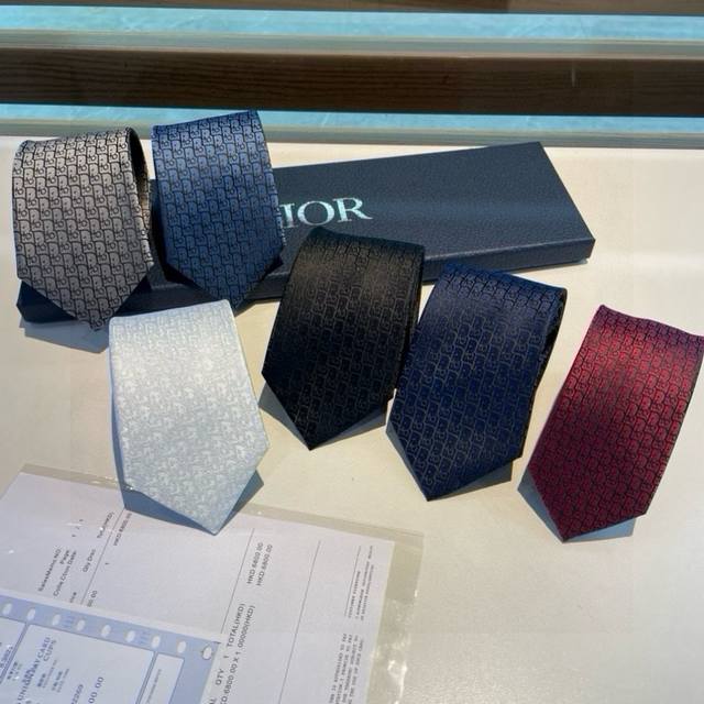 Dior's new tie. Dior men's CD tie is a rare choice that shows exquisite craftsma