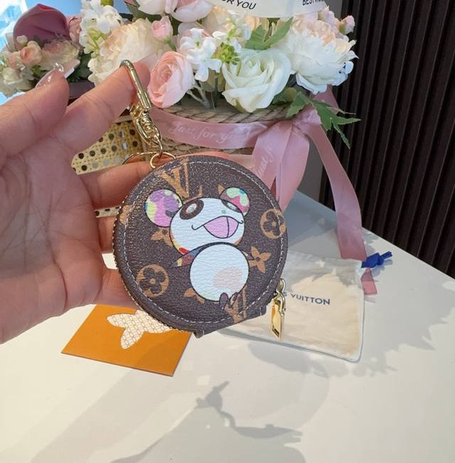 Murakami Takashi co-branded Panda Lv Bluetooth earphone bag with keychain, univ