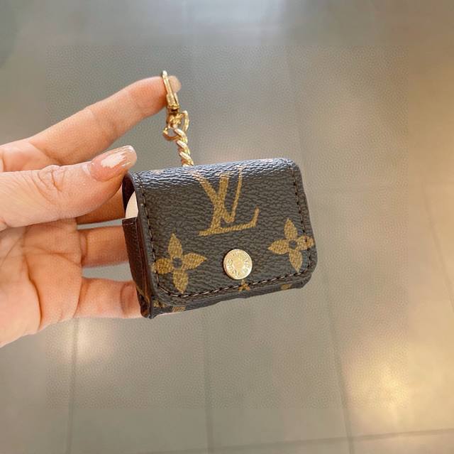 Lv earphone bag classic old flower original leather earphone bag, keychain bag p