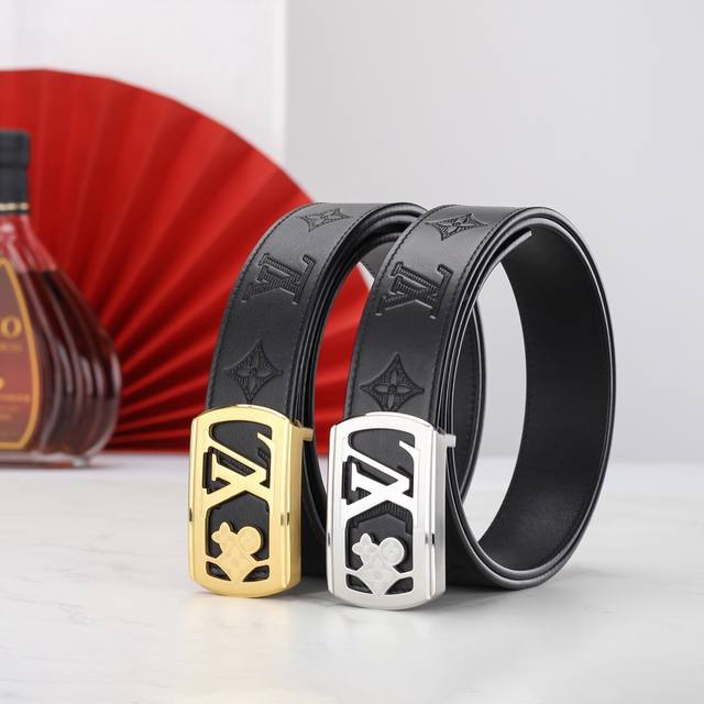 High-end stainless steel buckle with double-sided first-layer original embossed