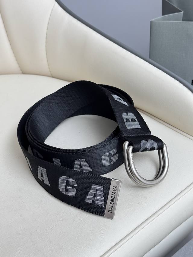 Balenciaga's new ribbon, a must-have for fashionistas, developed by Zp, perfect