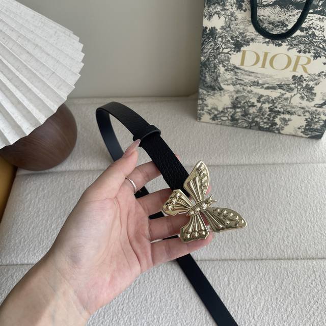 Dior new belt, made of fine top layer leather, soft to the touch, comfortable an