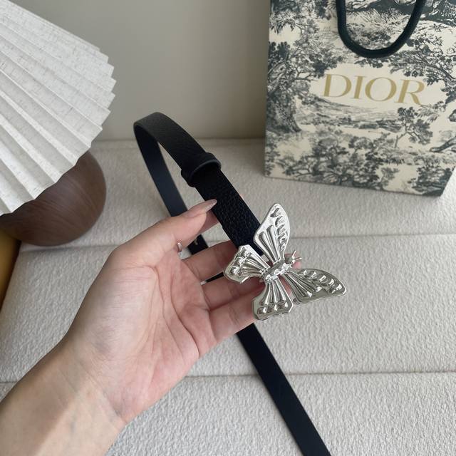 Dior new belt, made of fine top layer leather, soft to the touch, comfortable an