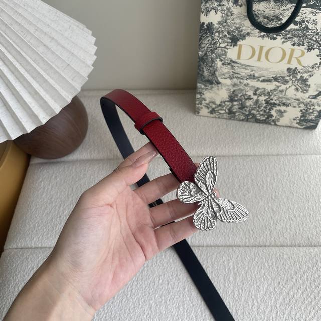 Dior new belt, made of fine top layer leather, soft to the touch, comfortable an