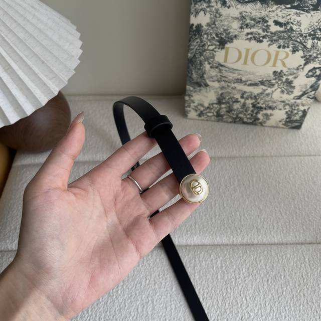 1941159FFF #Dior's new belt is made of smooth cowhide, with a shiny pearl-finish