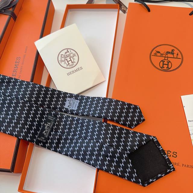 New style tie is out! Herm