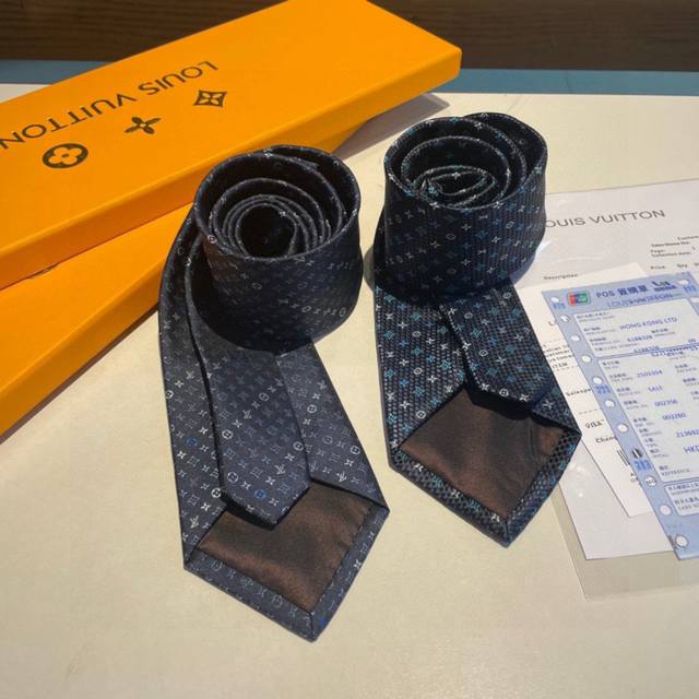 Special Lv monogram tie, Louis Vuitton classic tie monogram jacquard design, a m