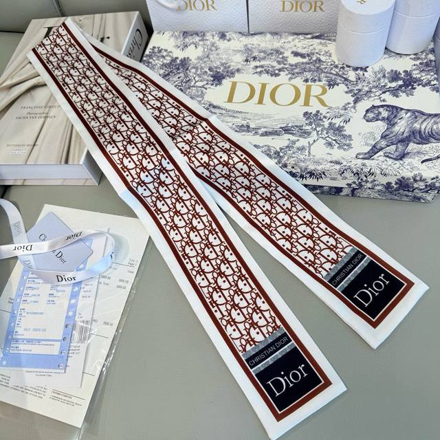 New D letter This Dior Montaigne Mitzah scarf is inspired by the address of the