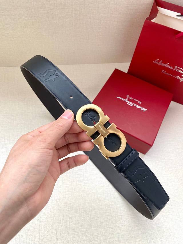 3.5Cm This Salvatore Terragamo belt is made from embossed cowhide leather and is