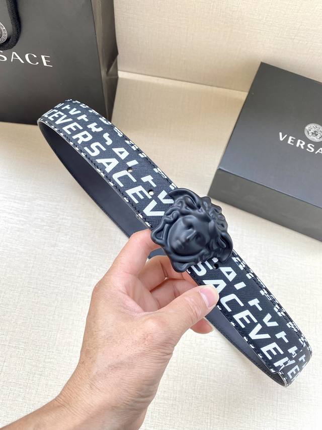 Width 4.0Cm Versace Palazzo belt is made of cowhide leather and decorated with L